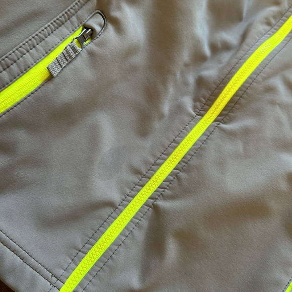 C9 champion - Grey “VentureDry” hooded jacket with neon zipper - size 12-14 L - Picture 12 of 13